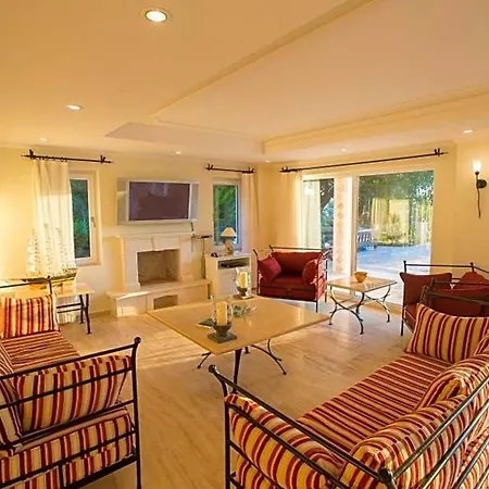 Sleeps 12 Pool Air Con Wifi Villa