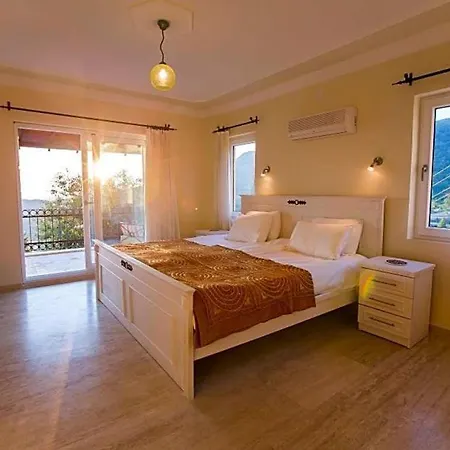 Villa Sleeps 12 Pool Air Con Wifi