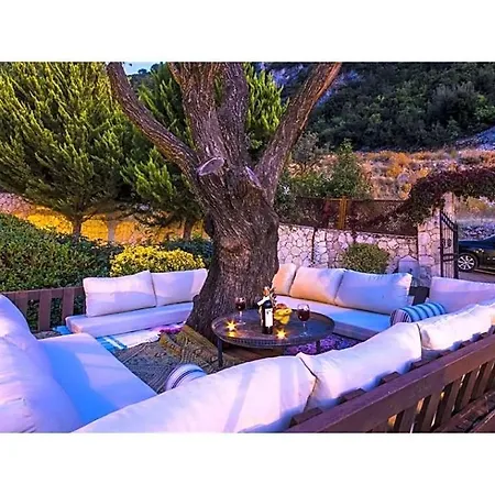 Villa Sleeps 12 Pool Air Con Wifi