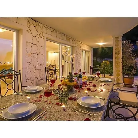 Sleeps 12 Pool Air Con Wifi Villa *