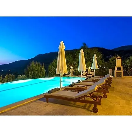 Sleeps 12 Pool Air Con Wifi *
