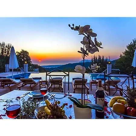 Sleeps 12 Pool Air Con Wifi Villa *